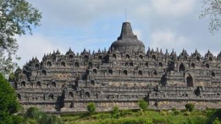 Potret lawas candi di Indonesia akhir abad ke-19, megah banget