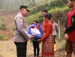 Polres Ponorogo Salurkan Bantuan,Jawa Timur. Sembako Untuk Korban Tanah Longsor,J