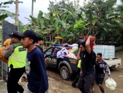 Peduli Warga Terdampak Bencana Polres Batu Distribusikan Bansos Ke Sumber Manjing Wetan,Jawa Timur.