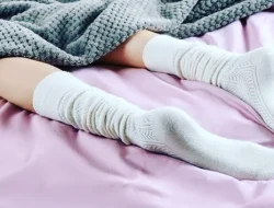 Jika Kenakan Kaus Kaki Saat Tidur, Adakah Manfaatnya bagi Kesehatan?