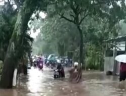 Puluhan Rumah Warga Lesanpuro Terendam Banjir Akibat Meluapnya Sungai Amprong