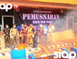 Bea Cukai Kediri Musnahkan Rokok dan Miras Ilegal dibakar serta ditanam di TPA Klotok