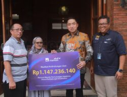 Jelang Tutup Tahun, AXA Mandiri Bayarkan Klaim Nasabah Nganjuk Senilai Rp1 Miliar