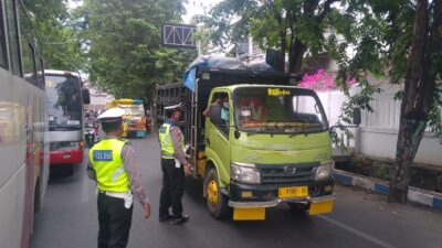 Kendaraan Besar Dilarang Masuk Kota, Simak Titik Larangannya