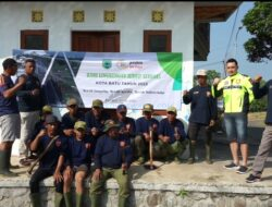 Peringatan Hari Lingkungan Hidup se-Dunia Dan Hari Bhayangkara ke 77 , Pemdes Pendem bersama Linmas dan masyarakat desa Pendem Bersihkan Sungai Brantas