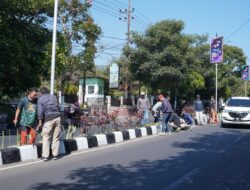 Sambut HUT Kota Batu Ke-22, ASN Cat Kanstin Jalan Dan Bersihkan Halte