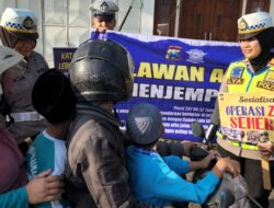 Pastikan Laka Lantas Menurun, Kasatlantas Polres Batu Laksanakan Sosialisasi dan Berikan Teguran Simpatik Kepada Pelanggar Lalu Lintas