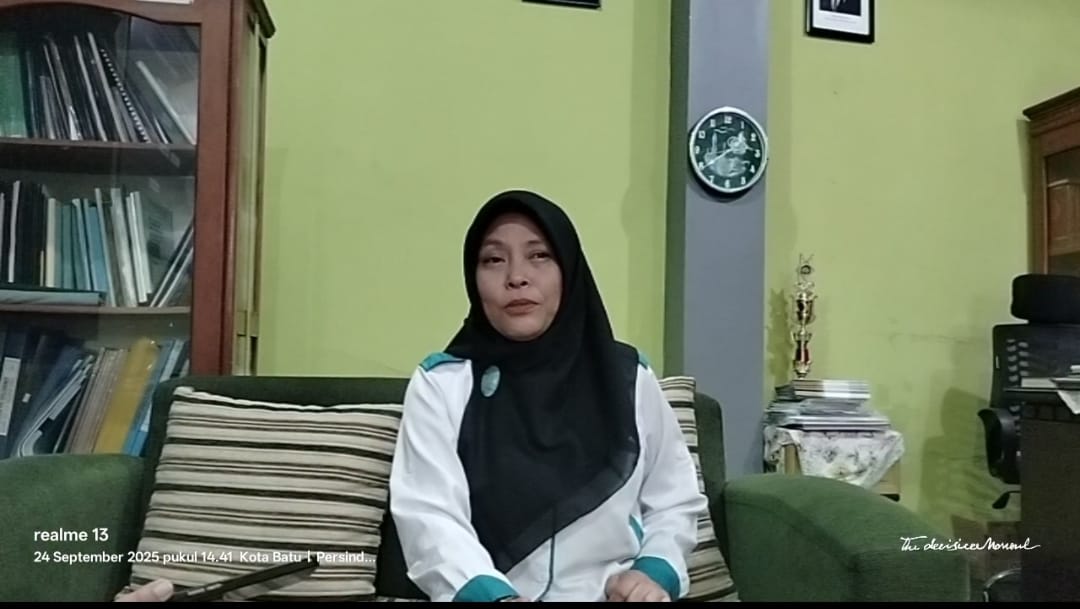 Kepala Sekolah SMA Islam Hasyim Ashari Dra Yuliani Rahayu