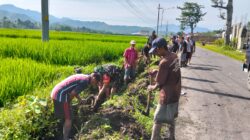 Gempur Sampah dan Lumpur, Relawan ‘Gempal’ dan Koramil Bebaskan Saluran Air