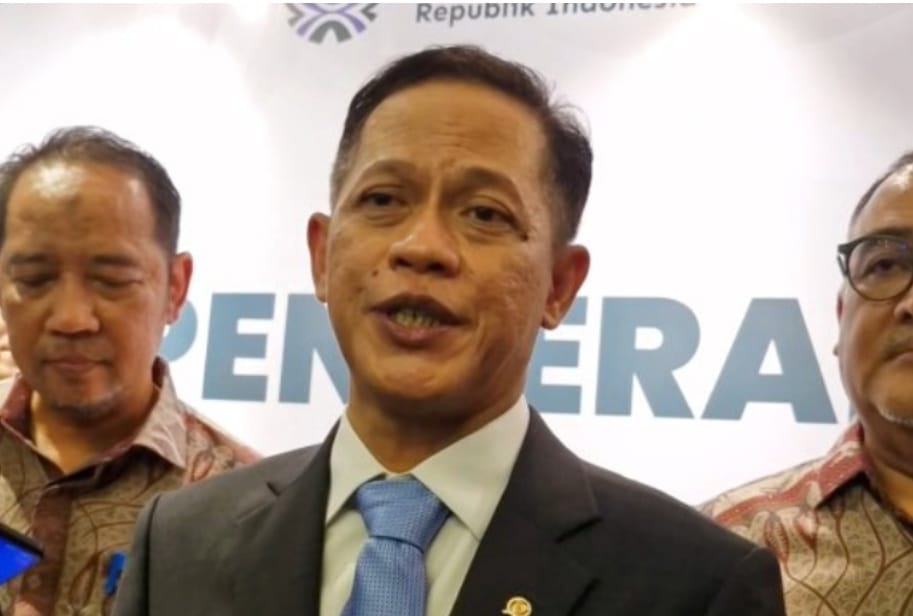 Kayu Gelondongan, Banjir Sumatera, Menteri LH Hanif Faisol, Audit Lingkungan, Jalur Pidana.