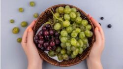Sambut Tahun Baru dengan Tren Viral Makan 12 Anggur di Bawah Meja, Apa Tujuannya?