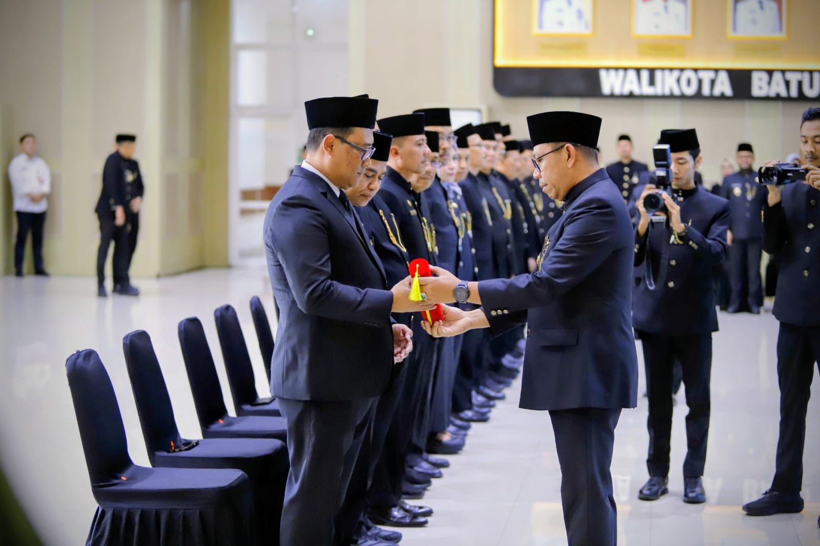 Suasana sidang pelantikan pejabat dihadiri oleh pimpinan DPRD Kota Batu dan seluruh Kepala SKPD lingkungan Pemkot Batu.