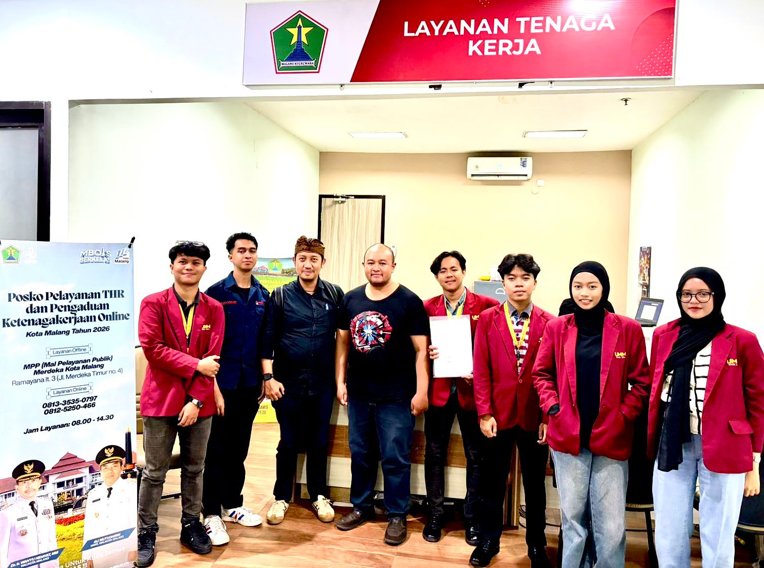 Andi Rachmanto dan Nizar Fahmi, kuasa hukum dari Maha Patih Law Office, berbicara di depan awak media usai mediasi gagal.