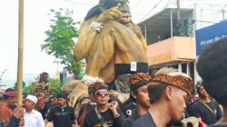 Pawai 54 ogoh-ogoh di RTH Taman Idaman Hati, Wlingi, Blitar, dengan ribuan umat Hindu dan penonton memadati lokasi dalam rangkaian Tawur Agung Kesanga 2026 menjelang Hari Suci Nyepi.