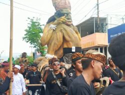 Ribuan Umat Padati Wlingi, 54 Ogoh-Ogoh Diarak dalam Tawur Agung Kesanga Menjelang Nyep